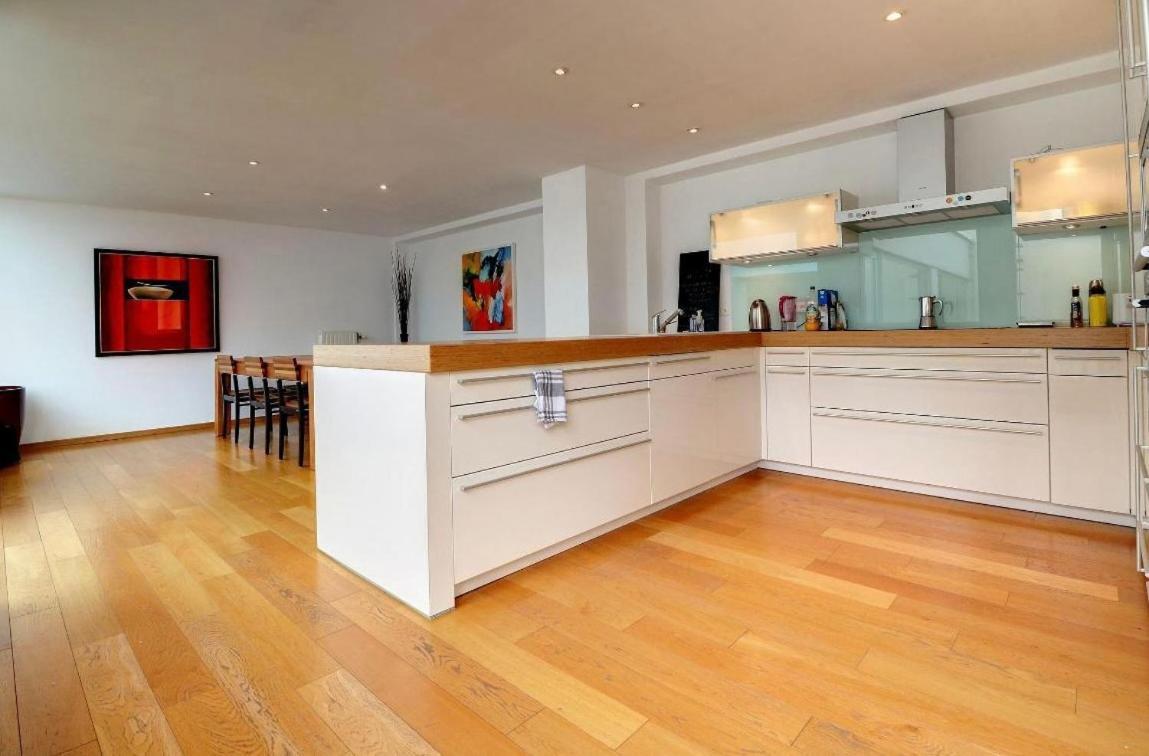 Down Town Spacious Duplex With Private Parking & Game Room 브뤼셀 외부 사진